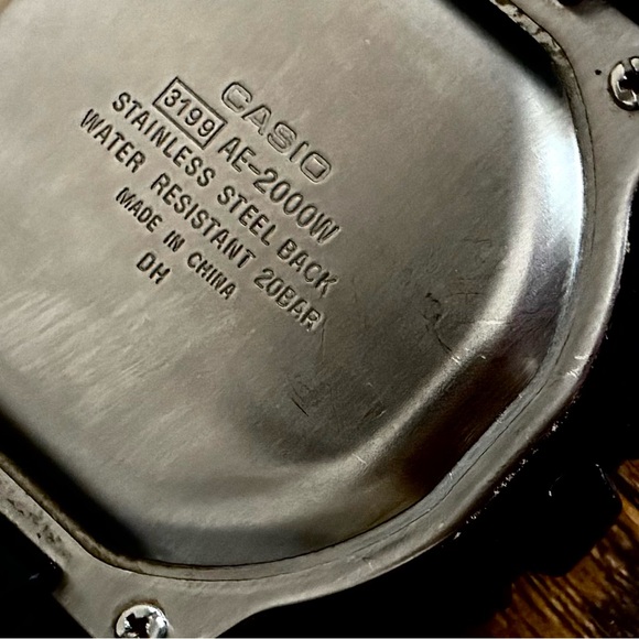 Casio AE2000W Digital Watch with Metal Band EUC - Picture 6 of 9